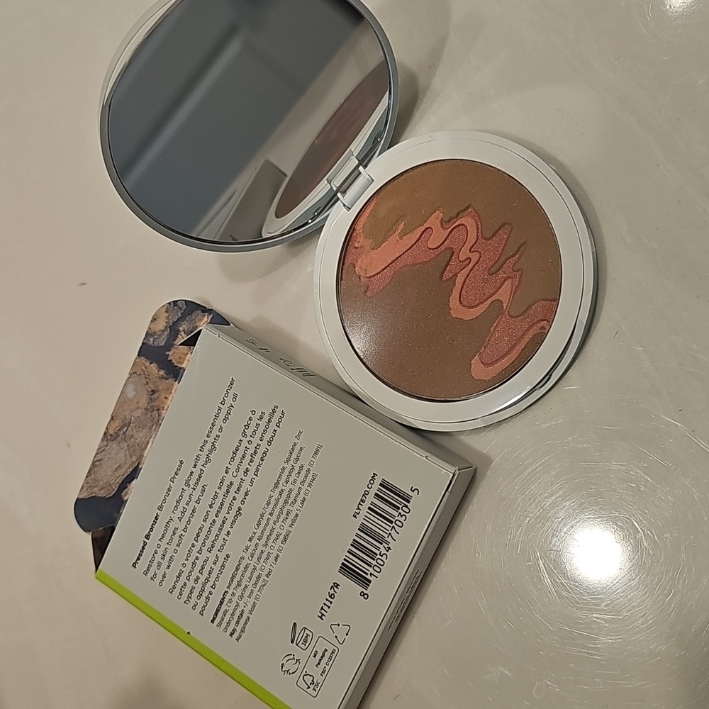 Flyte.70 ColorBack Burnished Bronze Pressed Bronzer In Vacation New In Box - Picture 10 of 10